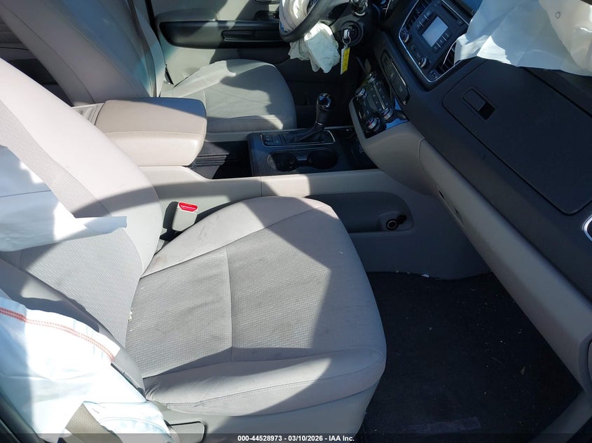 2016 Kia SEDONA VIN KNDMB5C18G6085089 IAAI salvage auction — RIGHT FRONT, Salvage Title, sold $875 on 2026-07-17 (photo 5)