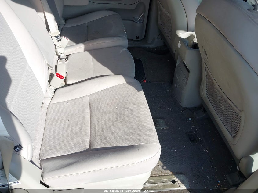 2016 Kia SEDONA VIN KNDMB5C18G6085089 IAAI salvage auction — RIGHT FRONT, Salvage Title, sold $875 on 2026-07-17 (photo 8)