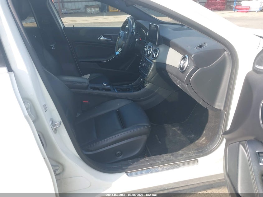 2017 Mercedes-benz Gla-klasse VIN WDCTG4GB9HJ299947 IAAI salvage auction — LEFT SIDE, Salvage (Mississippi), sold $3,575 on 2026-08-06 (photo 5)