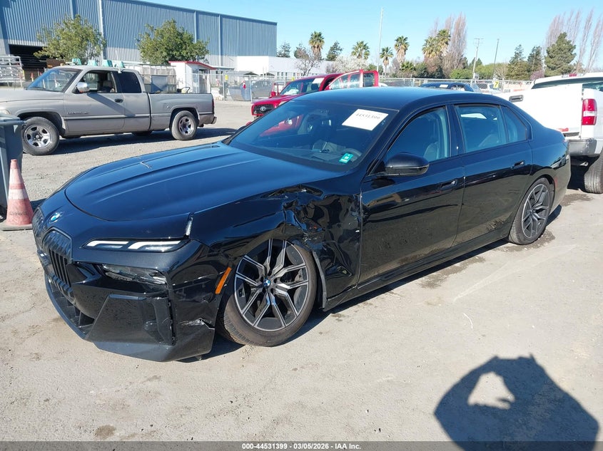 2025 BMW 7er VIN WBA23EH0XSCV64593 IAAI salvage auction — LEFT FRONT, Salvage (California), sold $46,150 on 2026-07-06 (photo 2)
