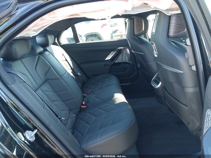 2025 BMW 7er VIN WBA23EH0XSCV64593 IAAI salvage auction — LEFT FRONT, Salvage (California), sold $46,150 on 2026-07-06 (photo 8)