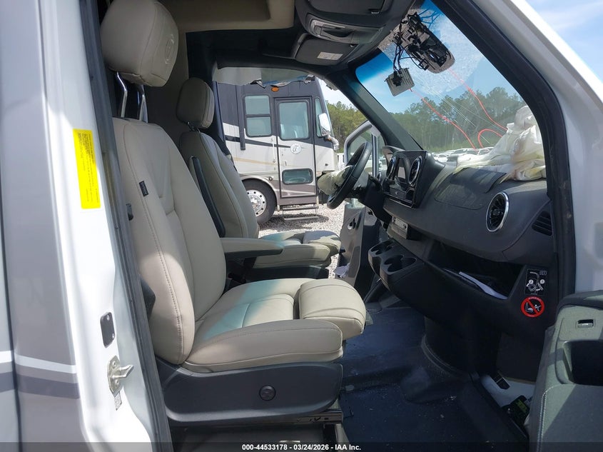 2024 Mercedes-benz Sprinter VIN W1X8N33Y6RN297539 IAAI salvage auction — LEFT SIDE, Salvage (Alabama), sold $32,550 on 2026-07-15 (photo 5)
