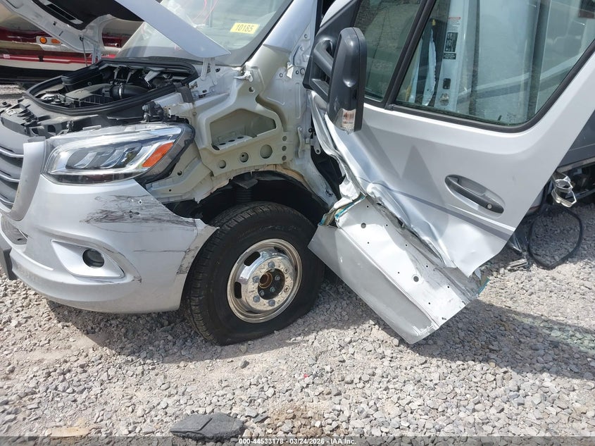 2024 Mercedes-benz Sprinter VIN W1X8N33Y6RN297539 IAAI salvage auction — LEFT SIDE, Salvage (Alabama), sold $32,550 on 2026-07-15 (photo 6)