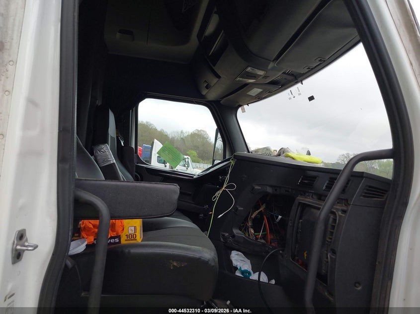 2023 Freightliner New cascadia 126 VIN 3AKJHHDR3PSNN9486 IAAI salvage auction — BIOHAZARD/CHEMICAL, Salvage (California), sold $8,800 on 2026-07-29 (photo 5)