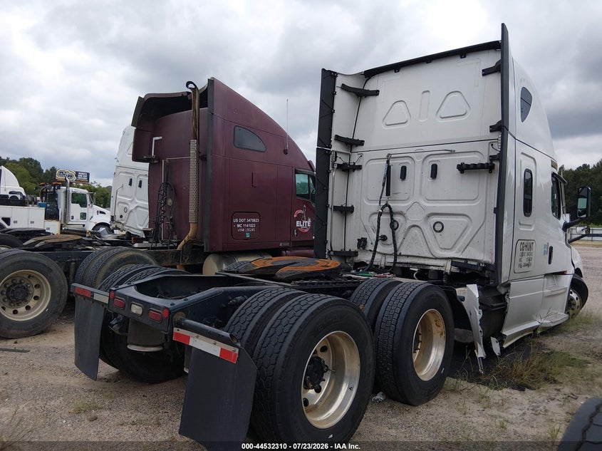 2023 Freightliner New cascadia 126 VIN 3AKJHHDR3PSNN9486 IAAI salvage auction — BIOHAZARD/CHEMICAL, Salvage (California), sold $8,800 on 2026-07-29 (photo 4)