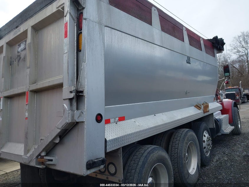 2016 Peterbilt 365 VIN 1NPSXPEX1GD362014 IAAI salvage auction — NORMAL WEAR, Clear (Pennsylvania), sold $29,000 on 2026-07-15 (photo 4)