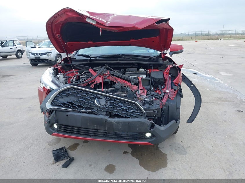 2022 Toyota Corolla cross VIN 7MUDAABG5NV035903 IAAI salvage auction — FRONT END, Salvage Title, sold $5,800 on 2026-07-17 (photo 6)