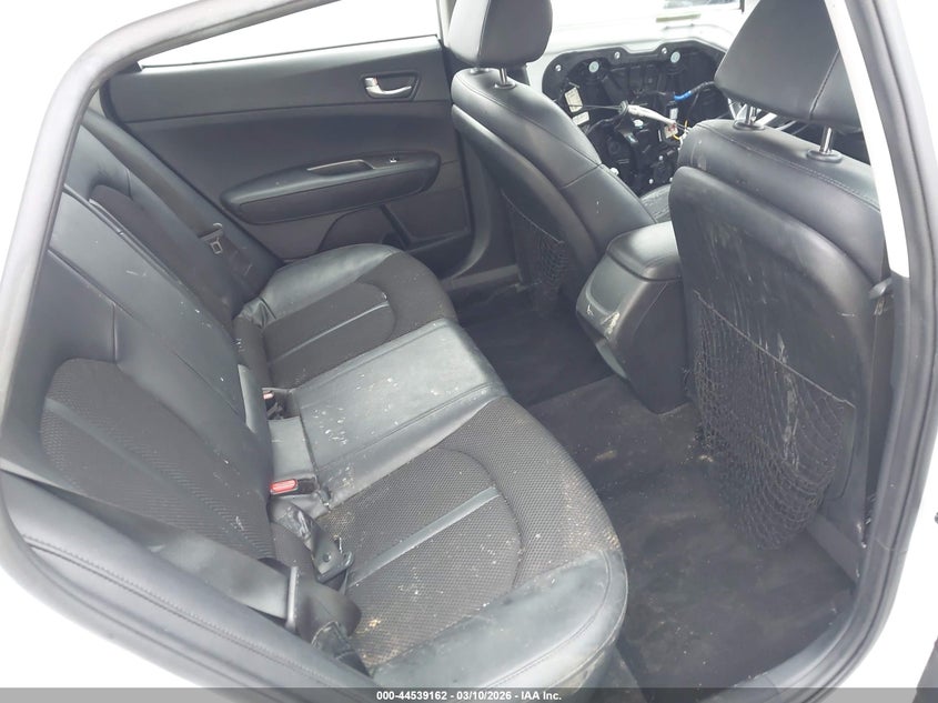 2019 Kia Optima VIN 5XXGT4L36KG372284 IAAI salvage auction — SIDE, Salvage Title, sold $825 on 2026-07-11 (photo 8)