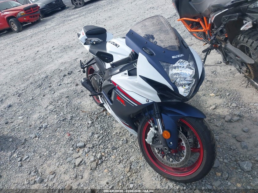 2025 Suzuki Gsx-r VIN JS1GN7FA8S7100196 IAAI salvage auction — LEFT SIDE, Salvage Title, sold $4,500 on 2026-08-01 (photo 1)