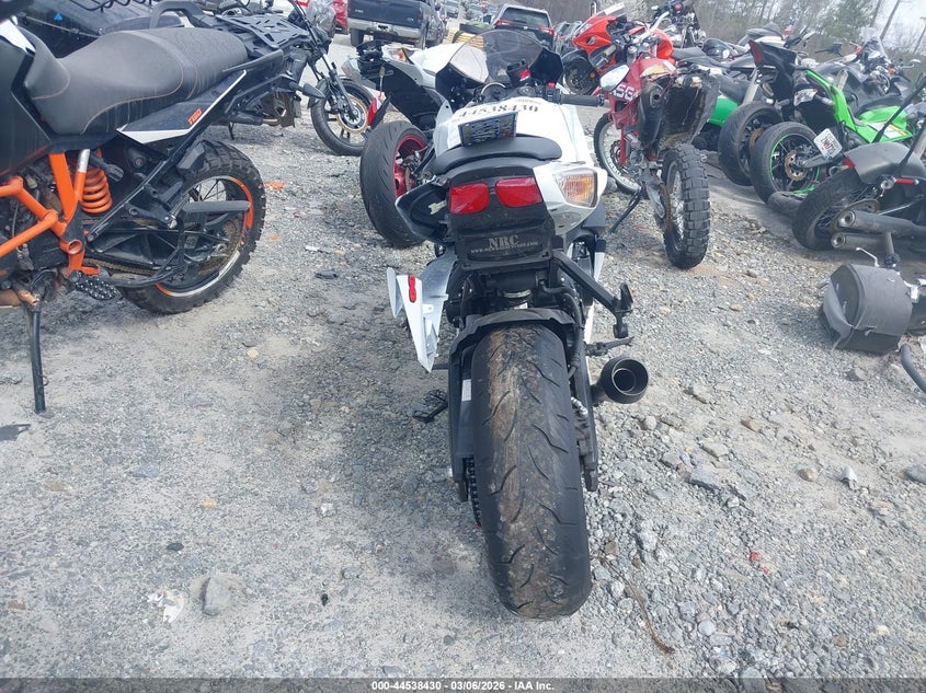 2025 Suzuki Gsx-r VIN JS1GN7FA8S7100196 IAAI salvage auction — LEFT SIDE, Salvage Title, sold $4,500 on 2026-08-01 (photo 6)