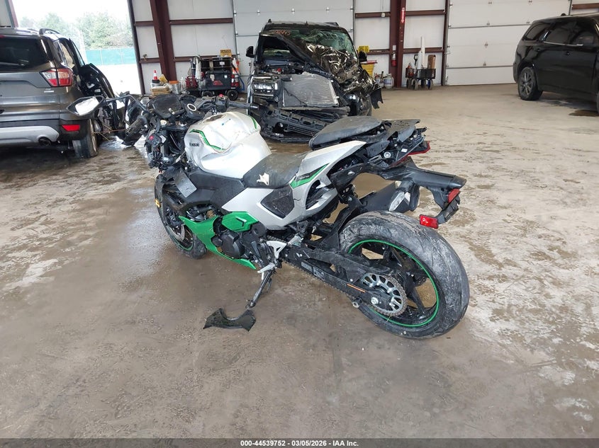 2024 Kawasaki VIN ML5CRGA17RDA01460 IAAI salvage auction — ALL OVER, Salvage (Kentucky), sold $975 on 2026-07-15 (photo 3)