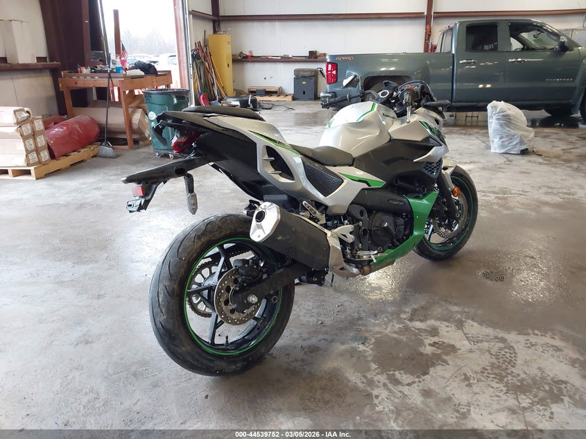 2024 Kawasaki VIN ML5CRGA17RDA01460 IAAI salvage auction — ALL OVER, Salvage (Kentucky), sold $975 on 2026-07-15 (photo 4)