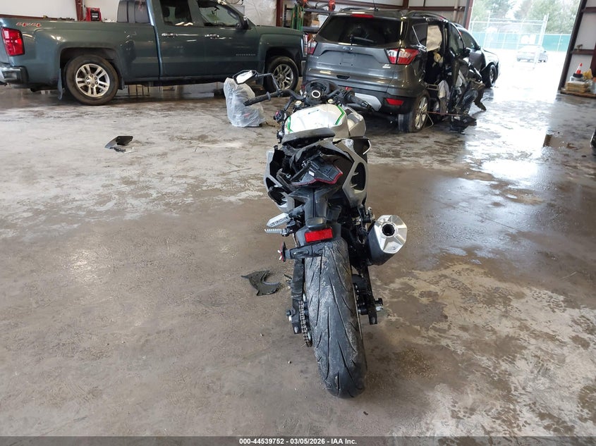 2024 Kawasaki VIN ML5CRGA17RDA01460 IAAI salvage auction — ALL OVER, Salvage (Kentucky), sold $975 on 2026-07-15 (photo 6)