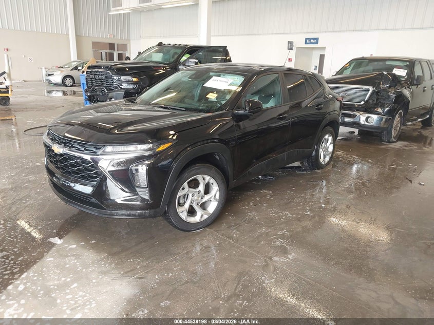 2025 Chevrolet Trax VIN KL77LFEP4SC058562 IAAI salvage auction — REAR END, Clear (Missouri), sold $5,900 on 2026-07-14 (photo 2)