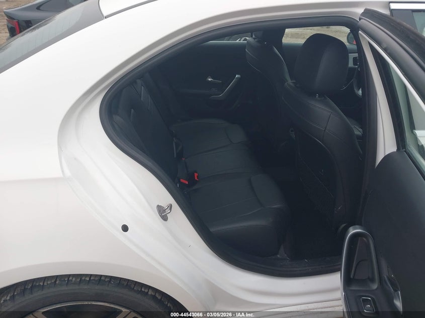 2019 Mercedes-benz A-klasse VIN WDD3G4FBXKW022506 IAAI salvage auction — LEFT FRONT, Salvage (Illinois), sold $5,900 on 2026-07-21 (photo 5)