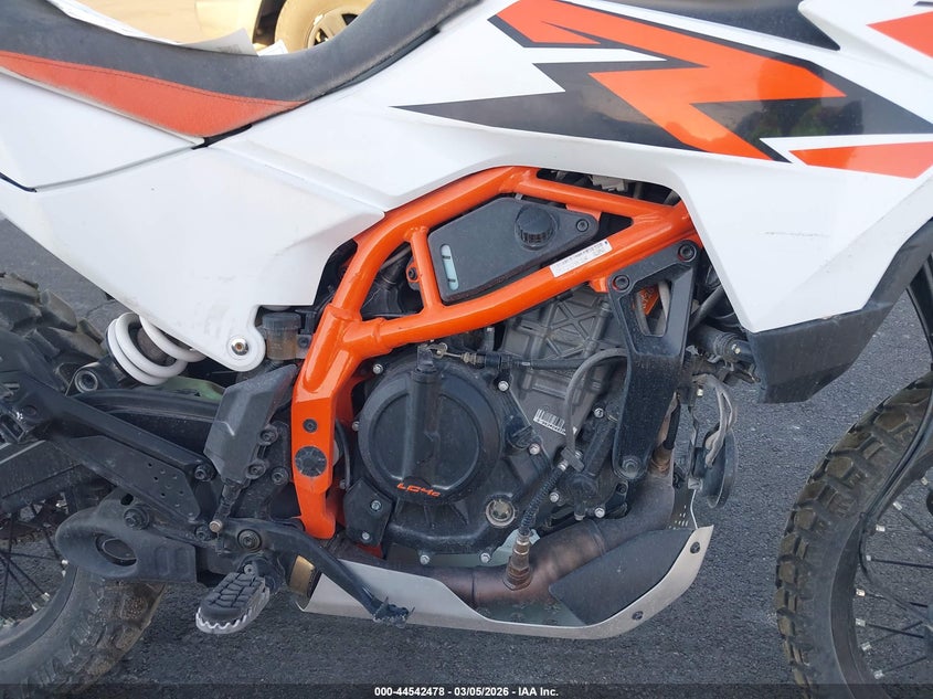2025 Ktm 390 adventure VIN MD2JGJ407SN222244 IAAI salvage auction — FRONT END, Salvage Title, sold $2,550 on 2026-07-14 (photo 8)