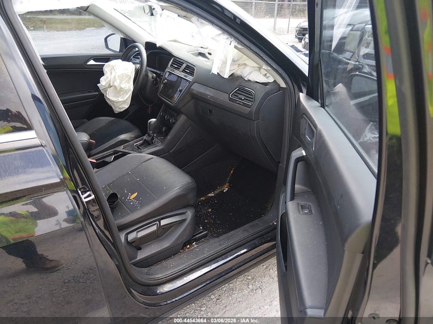 2019 Volkswagen Tiguan VIN 3VV3B7AX3KM074655 IAAI salvage auction — FRONT END, Salvage Title, sold $900 on 2026-07-31 (photo 5)