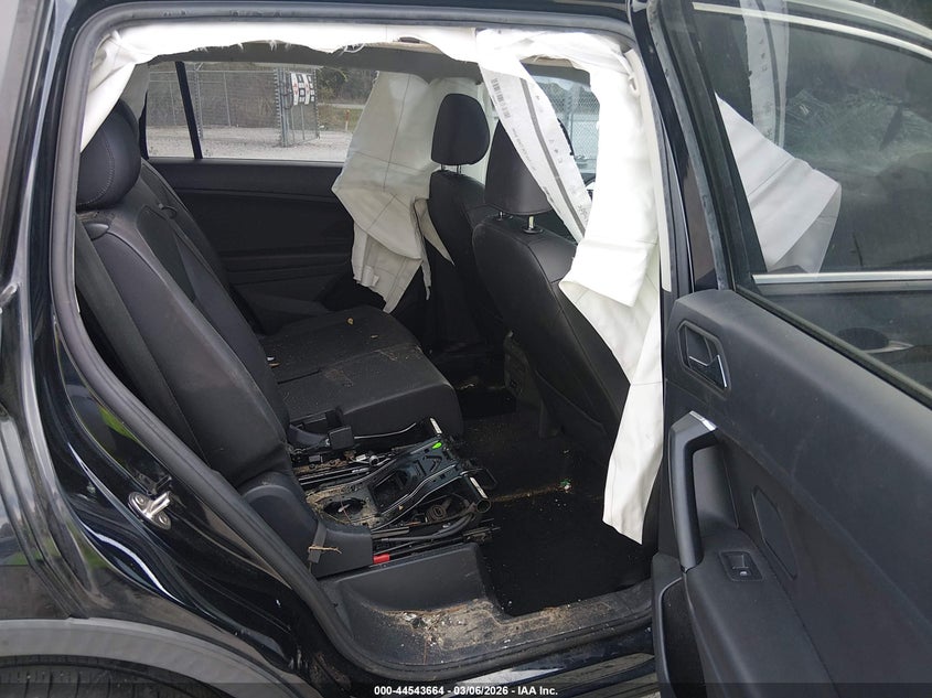 2019 Volkswagen Tiguan VIN 3VV3B7AX3KM074655 IAAI salvage auction — FRONT END, Salvage Title, sold $900 on 2026-07-31 (photo 8)