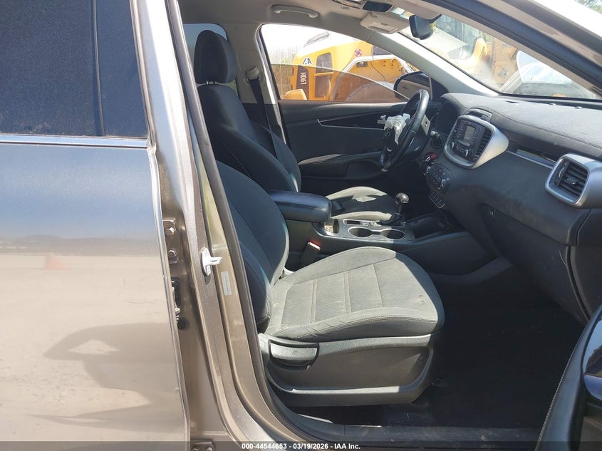 2016 Kia Sorento VIN 5XYPG4A35GG084962 IAAI salvage auction — RIGHT FRONT, Salvage Title, sold $1,300 on 2026-07-13 (photo 5)