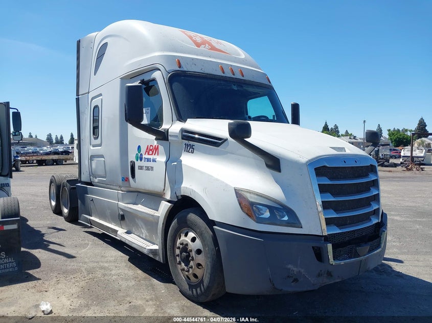 2019 Freightliner New cascadia 126 VIN 3AKJHHDR3KSJW9030 IAAI salvage auction — SIDE, Salvage (Illinois), sold $7,450 on 2026-08-18 (photo 1)
