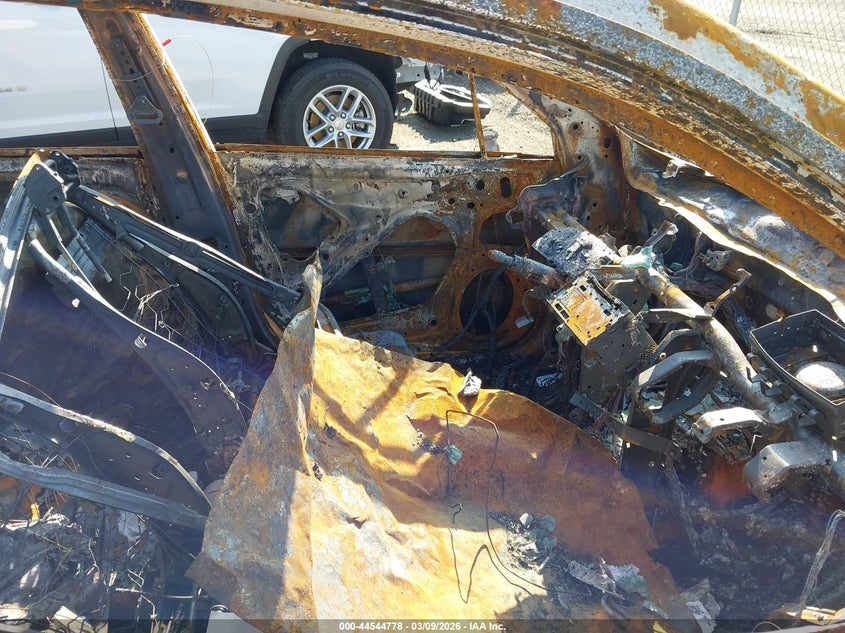 2014 Subaru Forester VIN JF2SJAHC8EH476632 IAAI salvage auction — TOTAL BURN, Junk (Oklahoma), sold $25 on 2026-07-28 (photo 5)