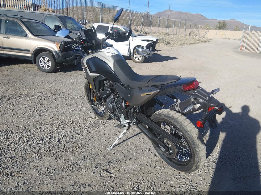 2025 Yamaha VIN JYADM17E7SA001023 IAAI salvage auction — RIGHT SIDE, Salvage Title, sold $7,100 on 2026-07-15 (photo 3)