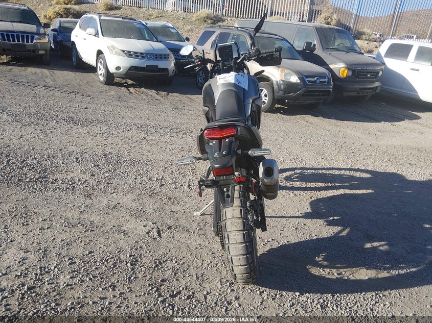 2025 Yamaha VIN JYADM17E7SA001023 IAAI salvage auction — RIGHT SIDE, Salvage Title, sold $7,100 on 2026-07-15 (photo 6)