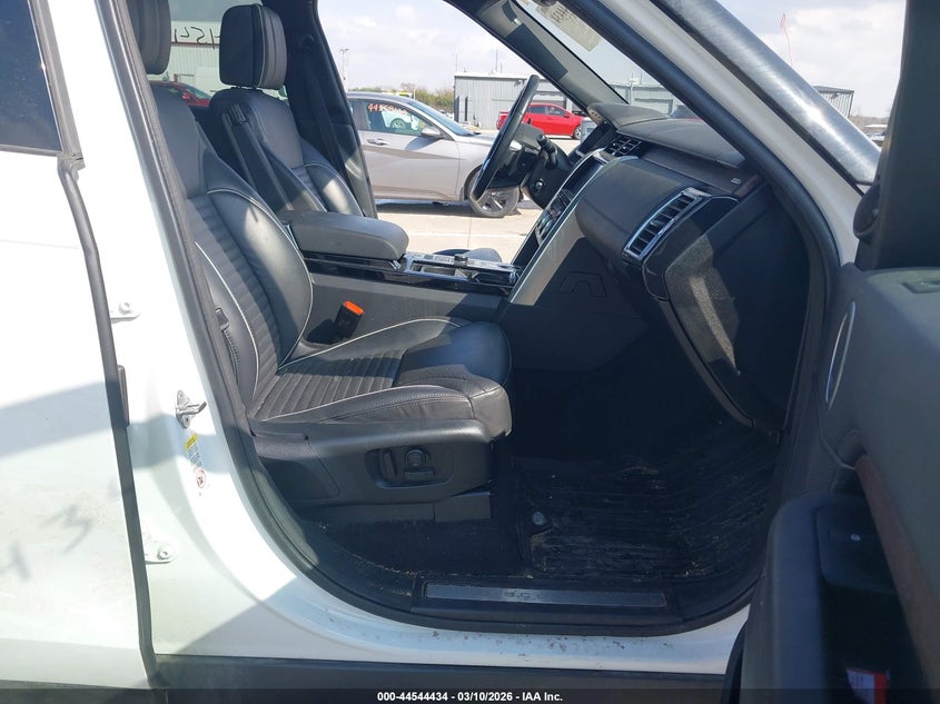 2019 Land rover Discovery VIN SALRT2RV5K2402282 IAAI salvage auction — SIDE, Salvage Title, sold $8,000 on 2026-07-24 (photo 5)