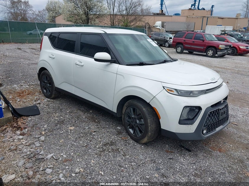 2022 Kia Soul VIN KNDJ33AU0N7165401 IAAI salvage auction — FRONT END, Original (Kentucky), sold $2,450 on 2026-07-29 (photo 1)