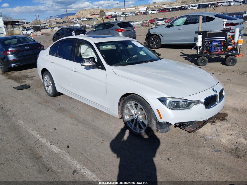 2018 BMW 3er VIN WBA8E5G5XJNV03328 IAAI salvage auction — LEFT SIDE, Salvage (New Mexico), sold $275 on 2026-07-20 (photo 1)