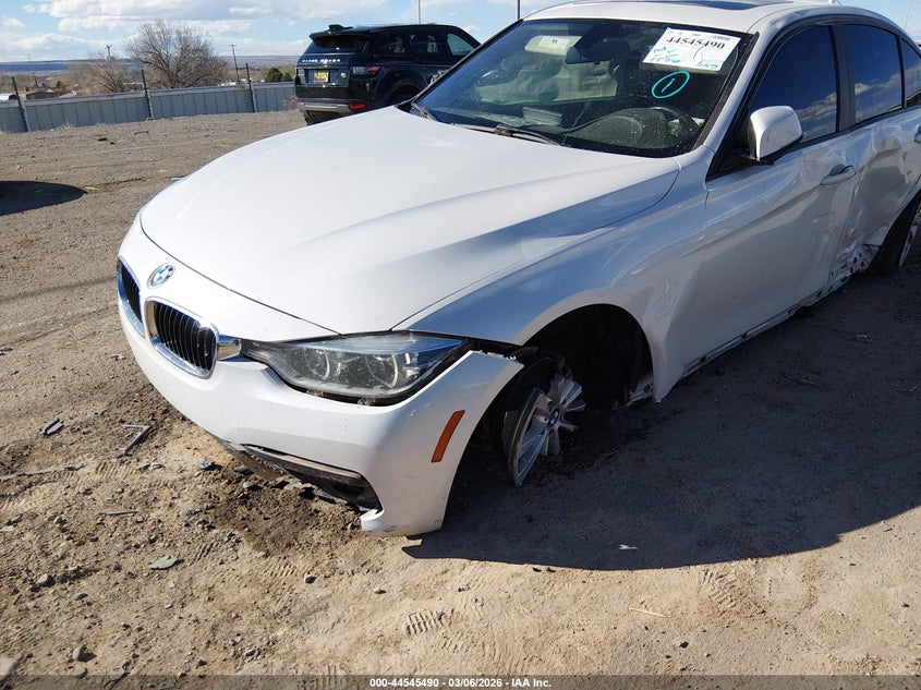 2018 BMW 3er VIN WBA8E5G5XJNV03328 IAAI salvage auction — LEFT SIDE, Salvage (New Mexico), sold $275 on 2026-07-20 (photo 6)