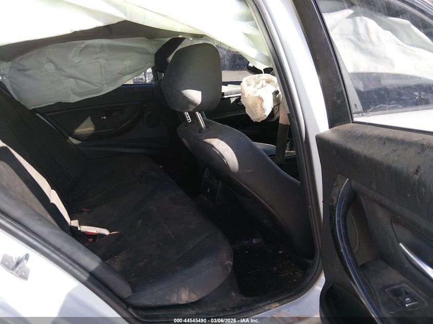 2018 BMW 3er VIN WBA8E5G5XJNV03328 IAAI salvage auction — LEFT SIDE, Salvage (New Mexico), sold $275 on 2026-07-20 (photo 8)
