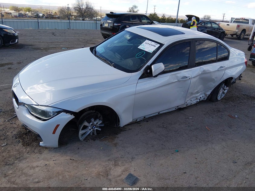 2018 BMW 3er VIN WBA8E5G5XJNV03328 IAAI salvage auction — LEFT SIDE, Salvage (New Mexico), sold $275 on 2026-07-20 (photo 2)