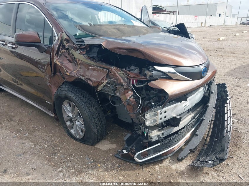 2021 Toyota Sienna VIN 5TDYRKEC2MS064504 IAAI salvage auction — RIGHT FRONT, Original (Texas), sold $13,100 on 2026-07-09 (photo 6)