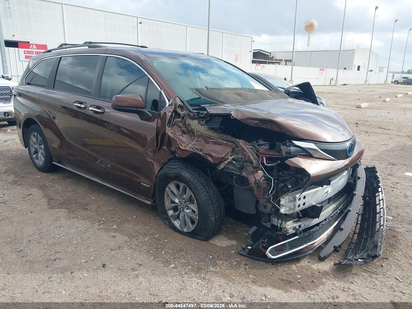 2021 Toyota Sienna VIN 5TDYRKEC2MS064504 IAAI salvage auction — RIGHT FRONT, Original (Texas), sold $13,100 on 2026-07-09 (photo 1)