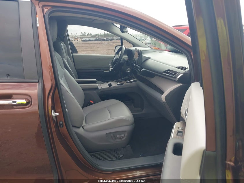 2021 Toyota Sienna VIN 5TDYRKEC2MS064504 IAAI salvage auction — RIGHT FRONT, Original (Texas), sold $13,100 on 2026-07-09 (photo 5)