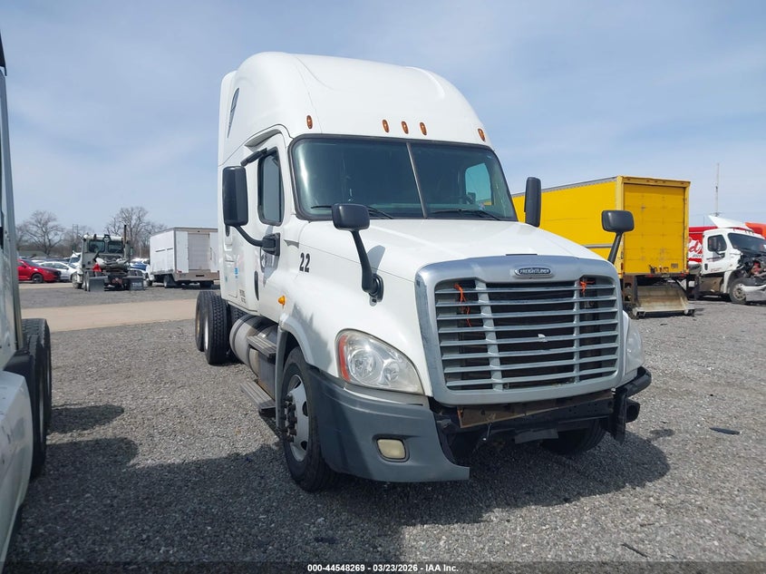 2014 Freightliner Cascadia 125 VIN 3AKJGLDR5ESFJ7486 IAAI salvage auction — REAR END, Salvage (Missouri), sold $4,500 on 2026-07-31 (photo 1)