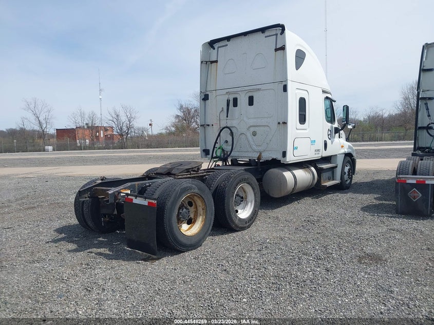 2014 Freightliner Cascadia 125 VIN 3AKJGLDR5ESFJ7486 IAAI salvage auction — REAR END, Salvage (Missouri), sold $4,500 on 2026-07-31 (photo 4)