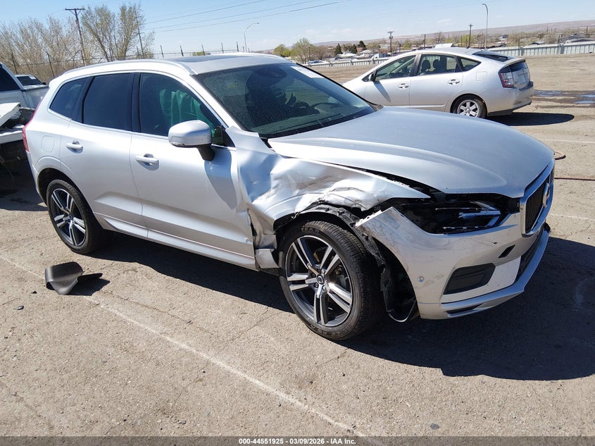 2018 Volvo Xc60 VIN LYV102RK8JB117611 IAAI salvage auction — RIGHT FRONT, Salvage Title, sold $3,800 on 2026-07-30 (photo 1)