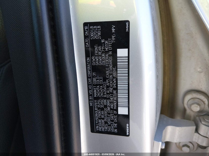 2018 Volvo Xc60 VIN LYV102RK8JB117611 IAAI salvage auction — RIGHT FRONT, Salvage Title, sold $3,800 on 2026-07-30 (photo 9)