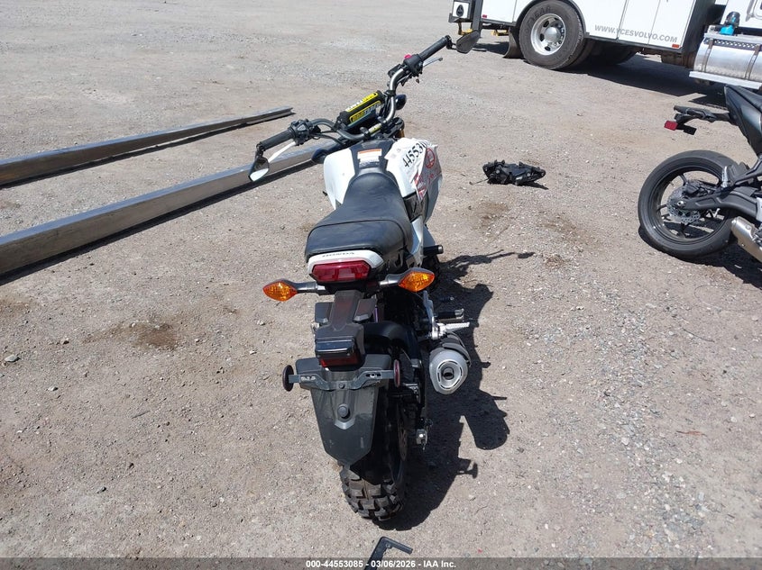 2025 Honda Grom VIN MLHJC9251S5300903 IAAI salvage auction — FRONT END, Salvage Title, sold $675 on 2026-07-06 (photo 6)