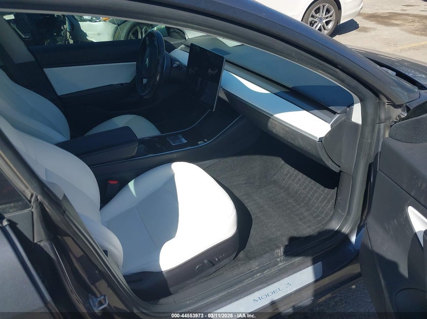 2019 Tesla Model 3 VIN 5YJ3E1EA7KF322760 IAAI salvage auction — LEFT FRONT, Salvage Title, sold $4,925 on 2026-07-23 (photo 5)