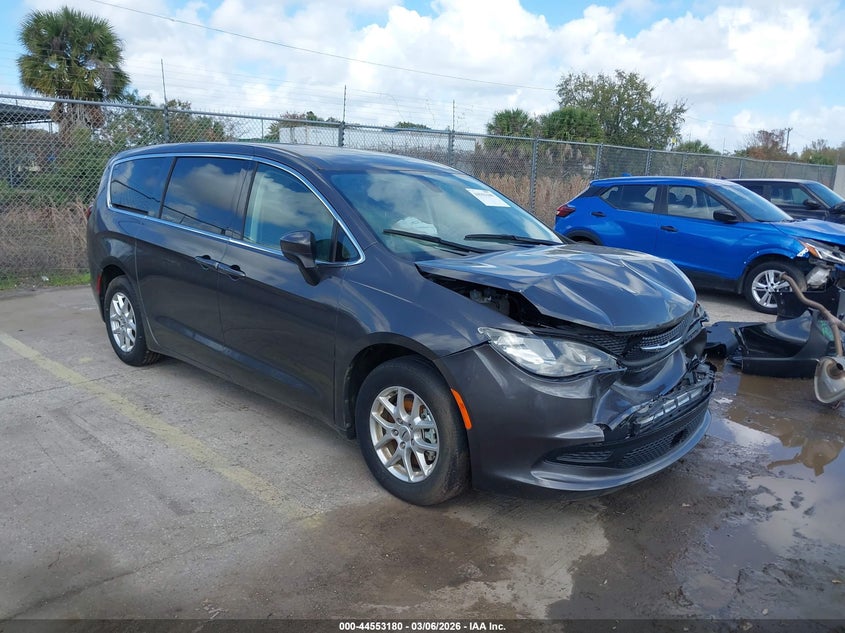 2022 Chrysler Voyager VIN 2C4RC1CG5NR204139 IAAI salvage auction — FRONT END, Clear (Florida), sold $5,300 on 2026-09-14 (photo 1)
