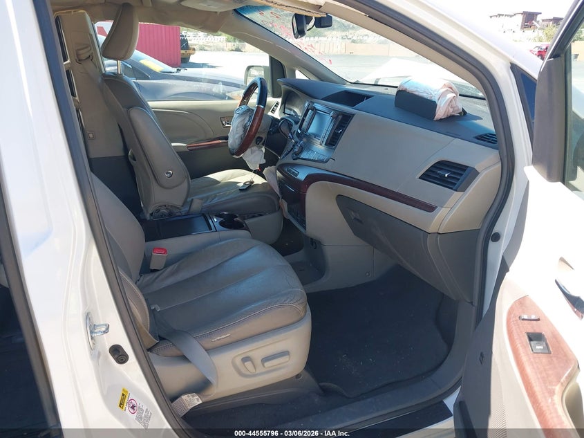 2011 Toyota Sienna VIN 5TDYK3DC5BS034339 IAAI salvage auction — FRONT END, Salvage (California), sold $450 on 2026-07-08 (photo 5)