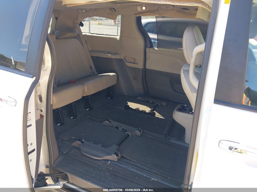 2011 Toyota Sienna VIN 5TDYK3DC5BS034339 IAAI salvage auction — FRONT END, Salvage (California), sold $450 on 2026-07-08 (photo 8)