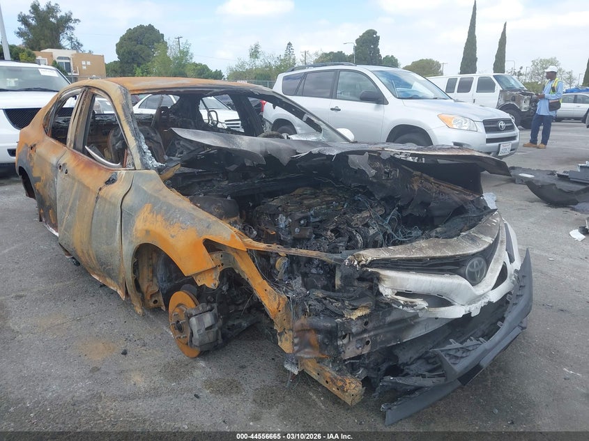 2020 Toyota Camry VIN 4T1G11AKXLU332280 IAAI salvage auction — EXTERIOR BURN, Salvage Title, sold $300 on 2026-07-09 (photo 1)