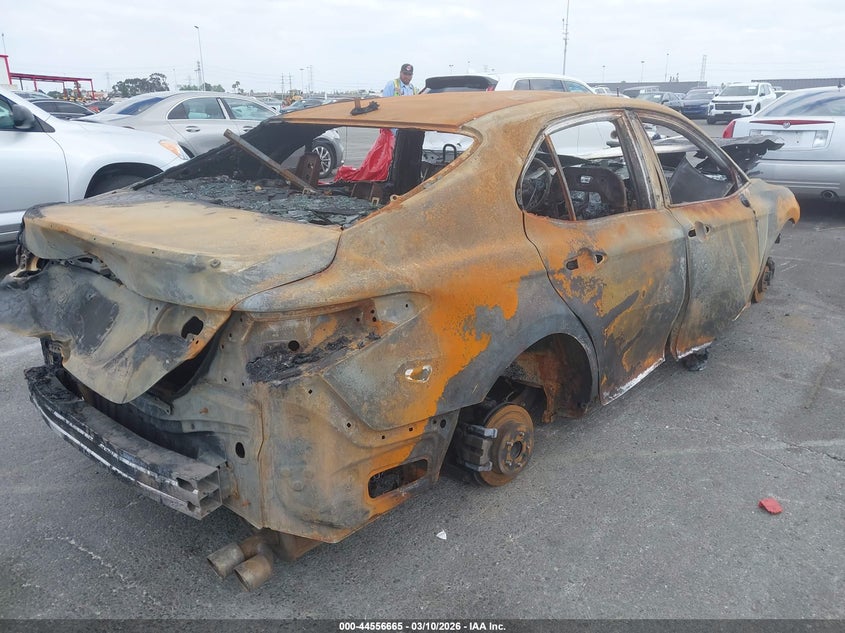 2020 Toyota Camry VIN 4T1G11AKXLU332280 IAAI salvage auction — EXTERIOR BURN, Salvage Title, sold $300 on 2026-07-09 (photo 4)