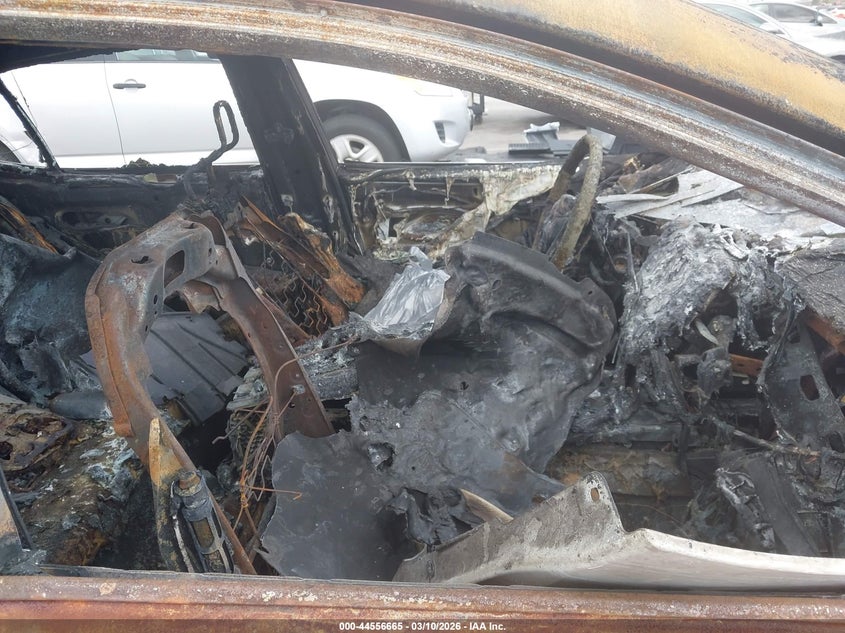 2020 Toyota Camry VIN 4T1G11AKXLU332280 IAAI salvage auction — EXTERIOR BURN, Salvage Title, sold $300 on 2026-07-09 (photo 5)