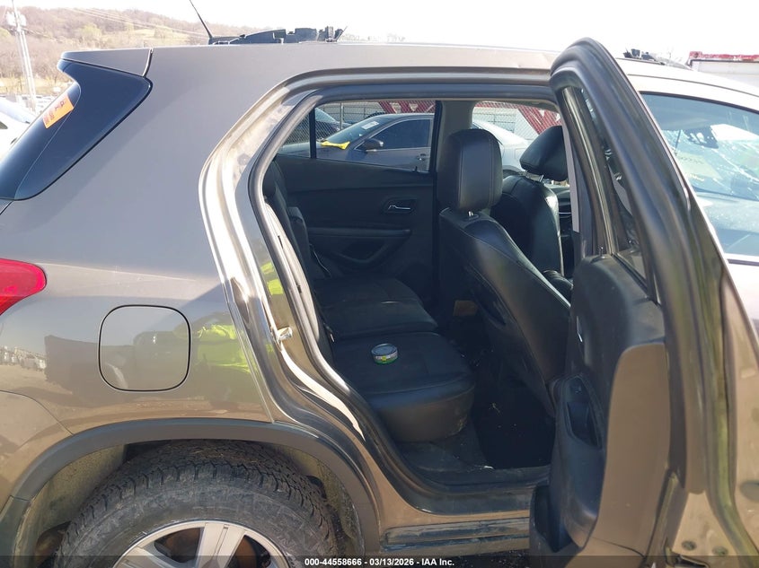 2022 Chevrolet Trax VIN KL7CJPSM5NB508492 IAAI salvage auction — BIO HAZARD, Salvage Title, sold $575 on 2026-07-23 (photo 8)