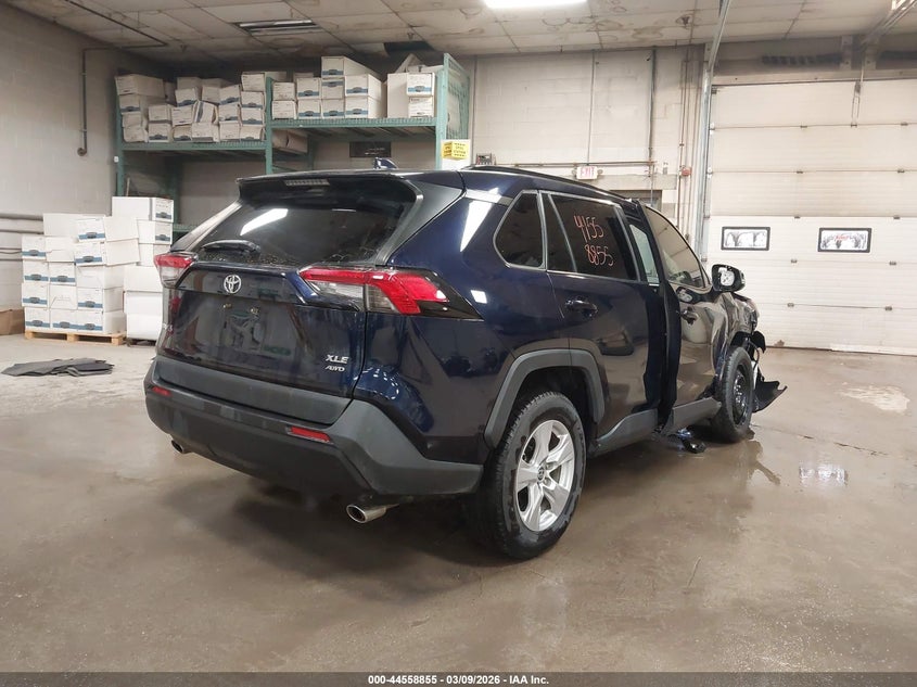 2021 Toyota Rav 4 VIN JTMP1RFV3MD071386 IAAI salvage auction — RIGHT SIDE, Salvage Title, sold $7,800 on 2026-07-27 (photo 4)